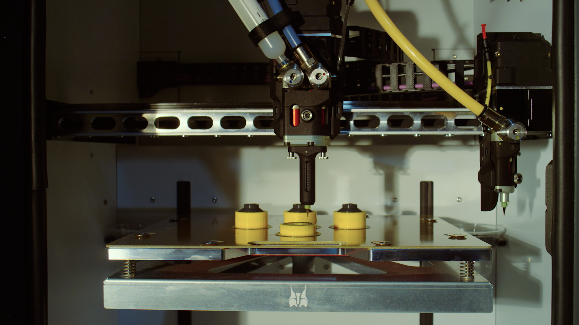 Compact-industrial-silicone-3D-Printer