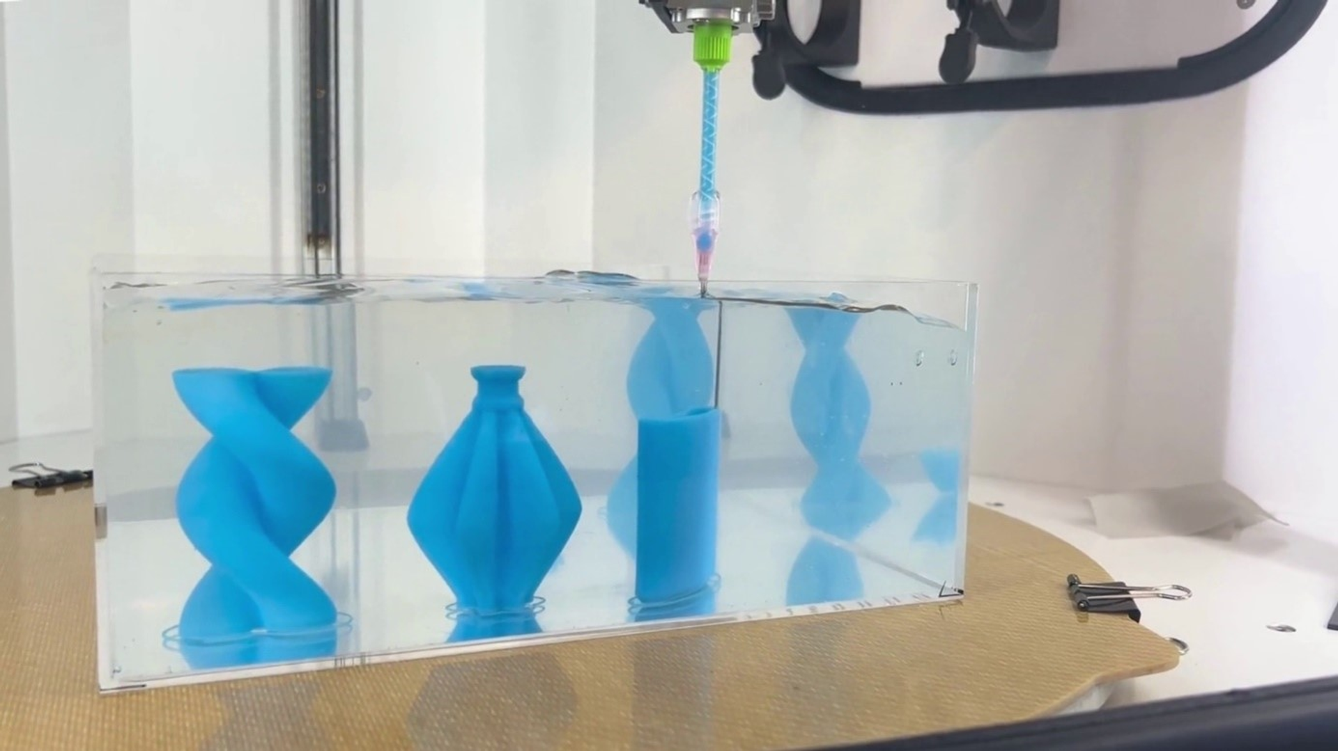 Silicone 3D printing in Gel by COP