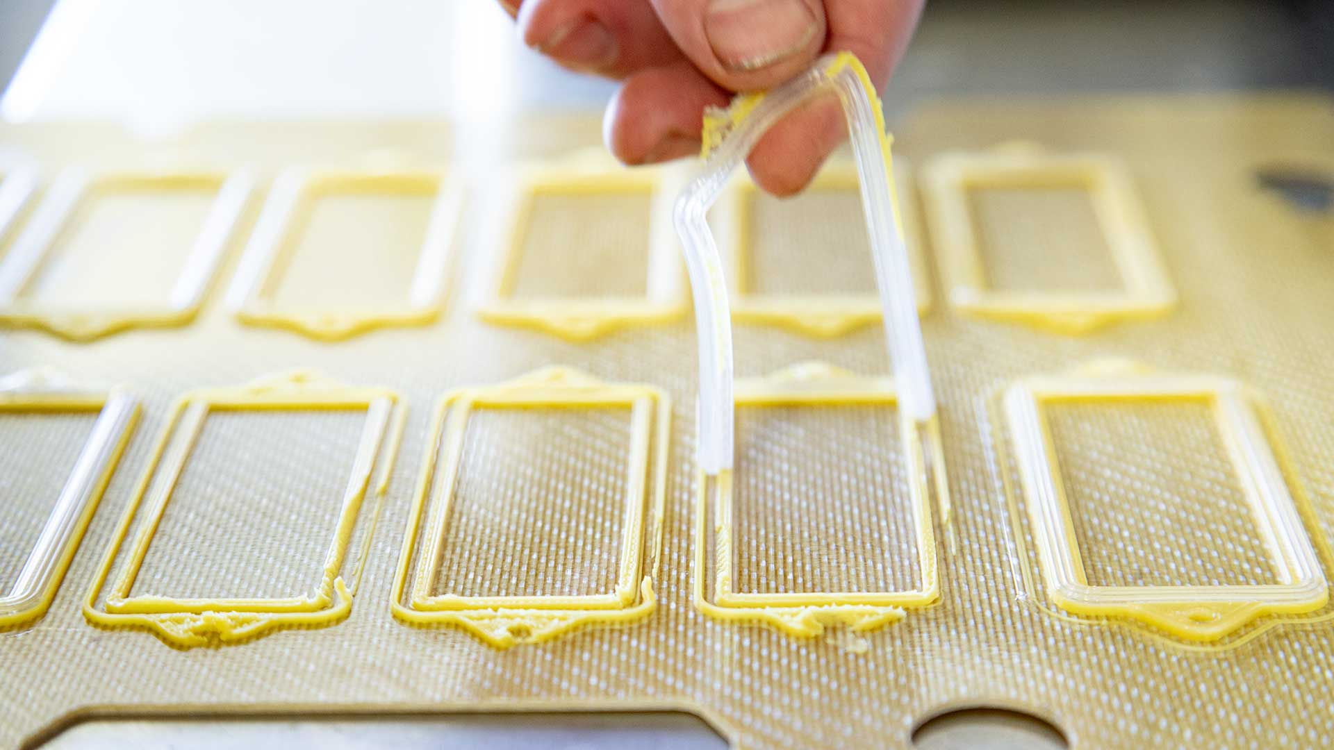 The printed gasket peels off easily from its support and the print bed.
